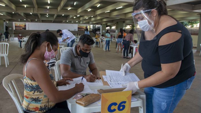 InC3ADcio-da-assinatura-dos-contratos-do-Jardim-VitC3B3ria-I-Luciana-Pires-2