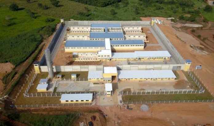 Presos iniciam greve de fome e confronto deixa dois mortos dentro de presídio no Tocantins
