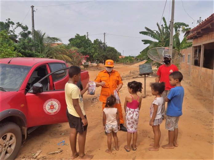 No Jalapão, projeto do Corpo de Bombeiros Militar contempla crianças com kits de higiene bucal