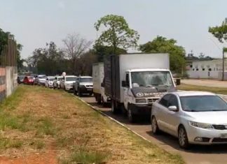 Profissionais da área de eventos fazem carreata pedindo reabertura em Palmas