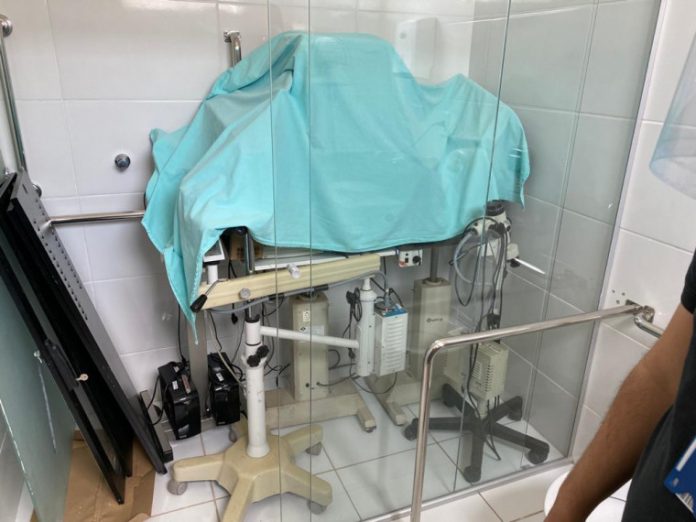 MPTO encontra equipamento de saúde até dentro de banheiro durante vistoria em Palmas