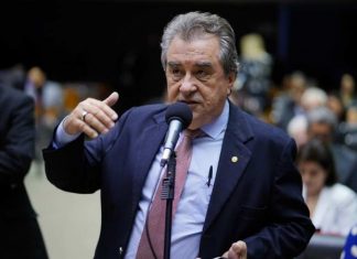 Célio é transferido para Brasília: deputado tem quadro clínico grave, mas estável