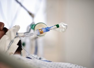 Não vacinados representam 85% dos internados com Covid-19 na França