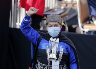 Acadêmica mapuche Elisa Loncón é eleita presidente da Convenção Constitucional do Chile