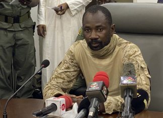 Presidente do Mali é vítima de tentativa de ataque com faca