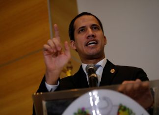 Guaidó diz que homens armados invadiram prédio onde ele mora; oposição na Venezuela acusa regime de Maduro pela ação