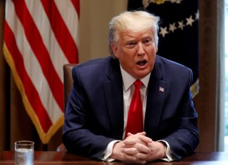 Diretor financeiro das empresas de Trump se apresenta às autoridades