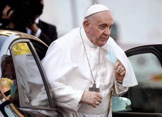 Papa Francisco é internado para cirurgia no intestino, diz Vaticano