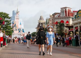 Disney de Paris pede desculpas após impedir mulher de amamentar em público ‘para não chocar clientes estrangeiros’