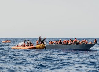 Número de migrantes mortos no mar tentando chegar à Europa dobrou em um ano