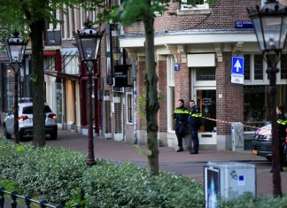 Repórter policial é baleado em rua de Amsterdã, na Holanda