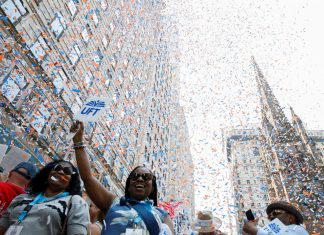 Nova York recebe desfile em homenagem aos trabalhadores essenciais da pandemia