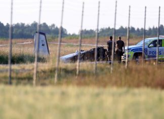 Avião de pequeno porte cai na Suécia; todos a bordo morreram, diz polícia