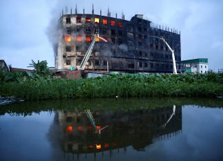 Mais de 40 morrem em incêndio em fábrica em Bangladesh