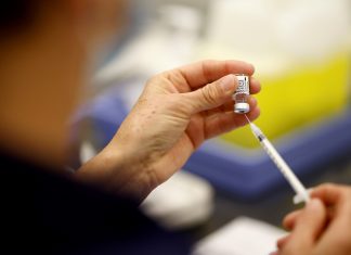 França vê corrida por vacinas contra a Covid-19 após anúncio de restrições aos não imunizados