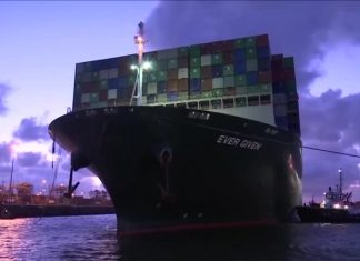 Navio que encalhou no Canal de Suez chega, enfim, ao porto de Rotterdam