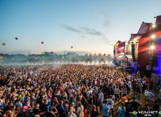 Quase mil são infectados por Covid-19 em festival de música na Holanda