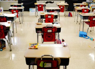 Alunos e professores vacinados não precisam usar máscara nos EUA, definem autoridades de saúde