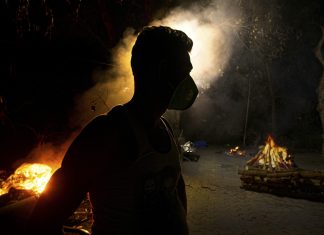 Mortes por Covid na Índia são até 10 vezes superiores ao balanço oficial, afirma estudo