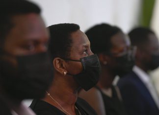 Viúva de presidente do Haiti diz a jornal dos EUA que os assassinos pensaram que ela estava morta