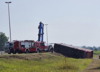 Dez pessoas morrem e ao menos 40 ficam feridas em acidente de ônibus na Croácia