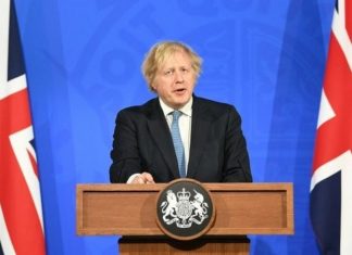 Inglaterra exigirá prova de vacinação para casas noturnas e eventos com muito público
