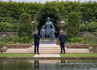 Príncipe Harry e William voltam a se encontrar durante inauguração de estátua em homenagem a Lady Di