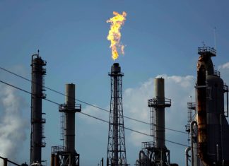 Opep e aliados concordam com aumento da produção de petróleo para amenizar alta nos preços