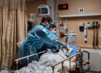 Com mais de 100 mil hospitalizações por Covid, EUA registram nível mais alto de internações em 8 meses