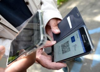 França amplia exigência de passaporte sanitário apesar de protestos