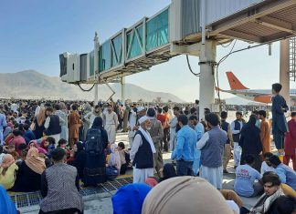 Após tumulto, voos comerciais são cancelados no aeroporto de Cabul