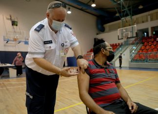 Israel começa a aplicar 3ª dose da vacina contra Covid-19 em todos os maiores de 12 anos