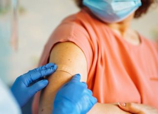 Covid: Alemanha suspeita que enfermeira tenha aplicado milhares de falsas vacinas