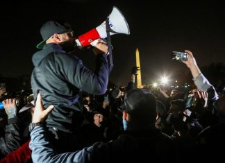 Líder de grupo extremista americano Proud Boys é condenado a 5 meses de prisão