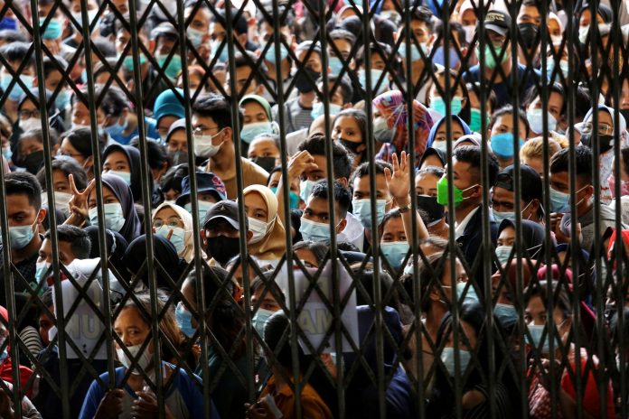 2021-08-04t083215z-82298382-rc28yo9ja54a-rtrmadp-3-health-coronavirus-indonesia-budget-scaled