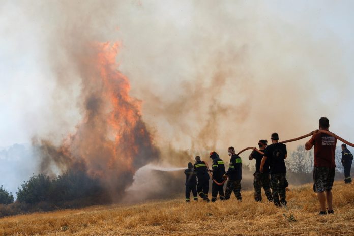 2021-08-06t152750z-2136682391-rc2pzo9zos7n-rtrmadp-3-greece-wildfires-scaled