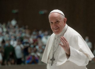 ‘Se vacinar é um ato de amor’, diz Papa Francisco em vídeo