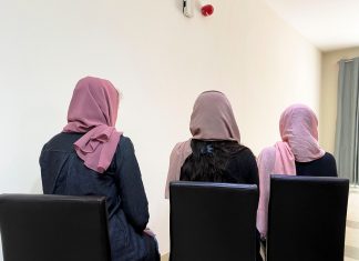Estudantes afegãs não veem futuro no Afeganistão após tomada do Talibã