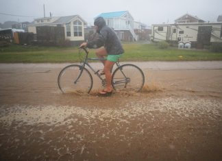 Henri perde força e é rebaixado a tempestade tropical antes de atingir costa nordeste dos Estados Unidos
