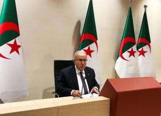 Argélia rompe relações diplomáticas com Marrocos