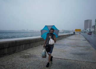 Costa Leste dos EUA se prepara para o ‘extremamente perigoso’ furacão Ida