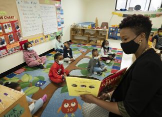 Nova York exige que professores e funcionários de escolas públicas se vacinem contra a Covid