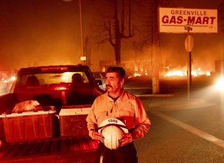 Incêndio florestal transforma cidade histórica da Califórnia em cinzas