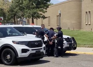 Estudante atira em colega em escola no Novo México, nos Estados Unidos