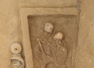 Chamego eterno: pesquisadores encontram na China esqueletos abraçados há 1.500 anos