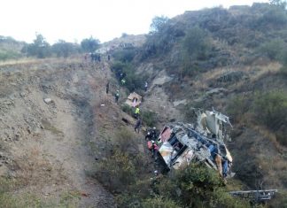 Acidente de ônibus em estrada dos Andes deixa 29 mortos no Peru