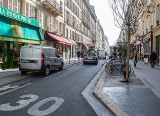 Paris limita velocidade de carros a 30 km/h para reduzir acidentes e poluição