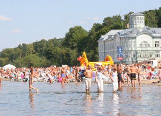 Tem praia na Letônia: conheça Jurmala, cidade no Mar Báltico onde letões jogam vôlei e ditadores soviéticos passavam férias