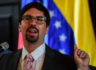 Venezuela liberta líder da oposição acusado de traição e terrorismo