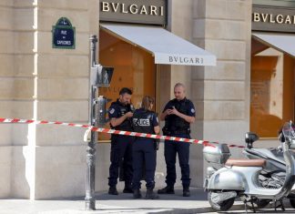 Assaltantes levam mais de R$ 60 milhões em mercadorias de joalheria em Paris